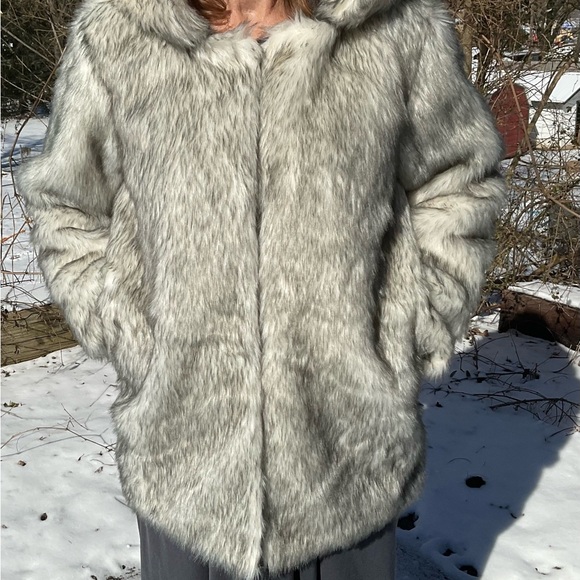 NWOT Mid Length contrast color Faux Fox FUR Coat - Picture 11 of 11